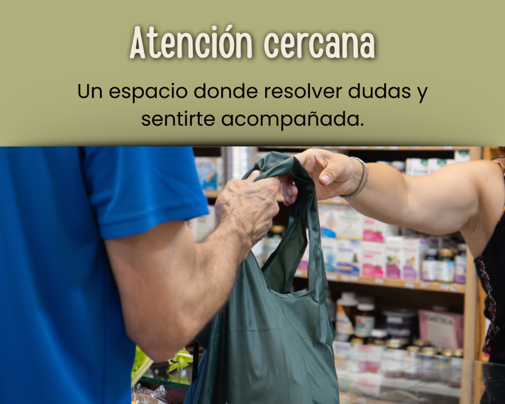 Entrega de una compra a un cliente en La Ventana de Ziortza