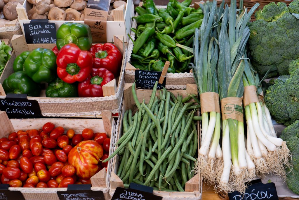 Selección de verduras ecológicas frescas en La Ventana de Ziortza